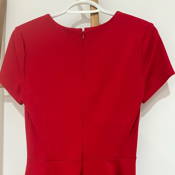 Banana Republic red dress. Size 4 - Picture 4 of 6